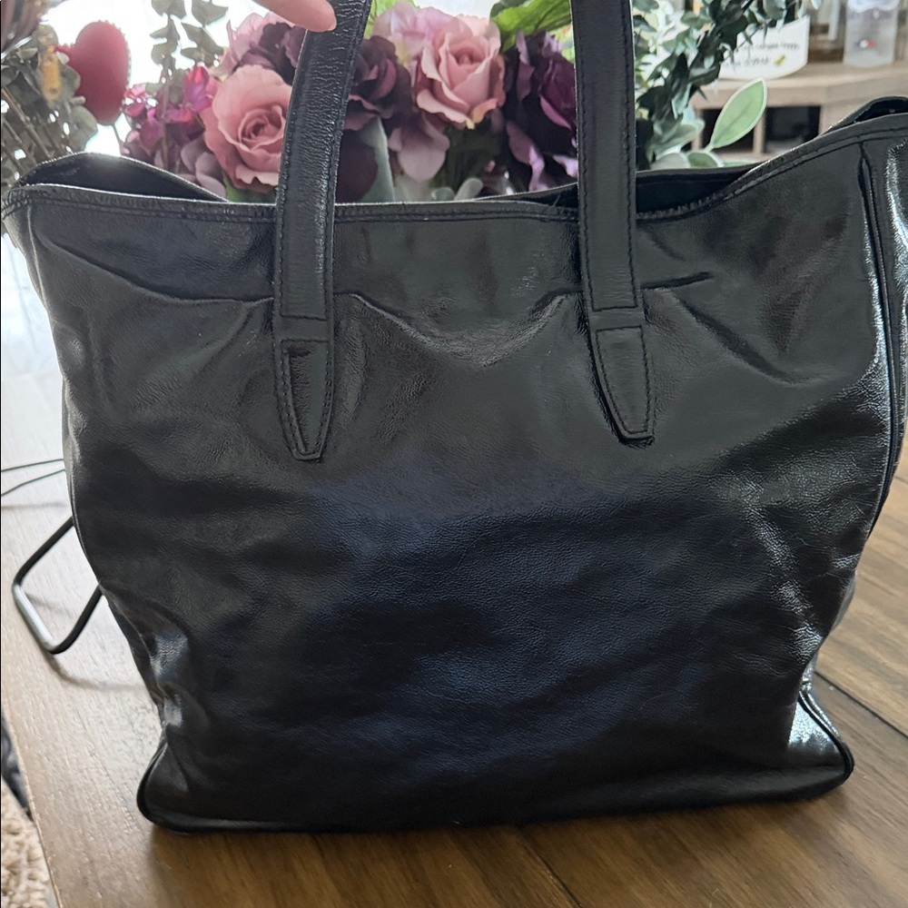 Yves✨ Saint Laurent ✨🖤Black Patent 🖤Tote with Gold Script - Picture 3 of 8